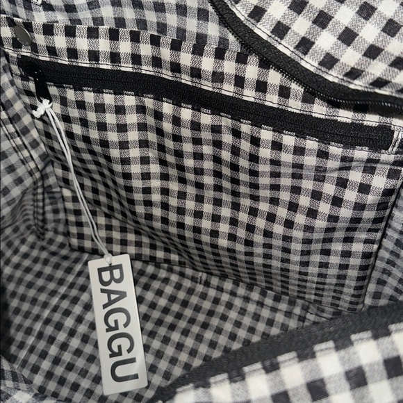 BAGGU Black and White Gingham Cloud Carry on - Picture 4 of 5